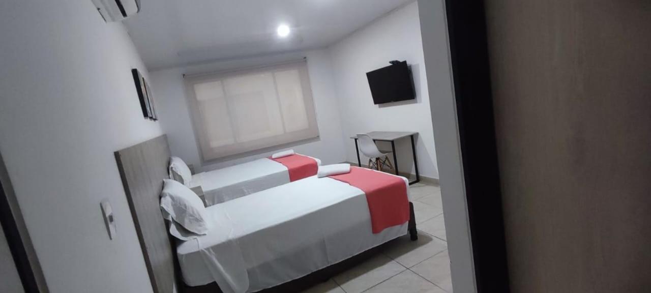 Hotel Inara Жирардо Екстер'єр фото